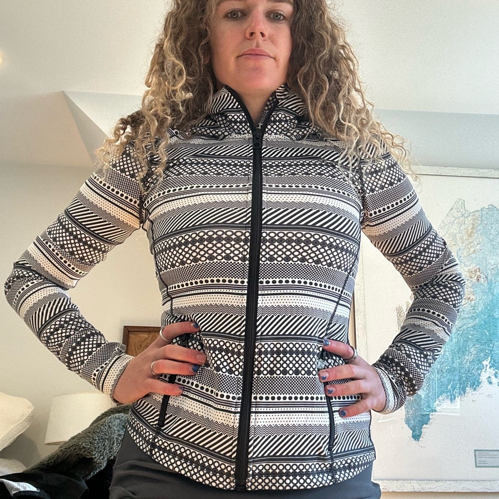 Lorna Jane Black & White Patterned Ski Jacket